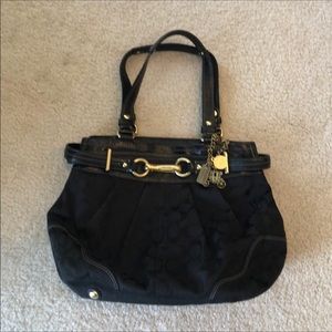 Free  Coach Shoulder Bag with free wallet